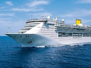 Five-star cruise ship brings 2,300 visitors to Vietnam